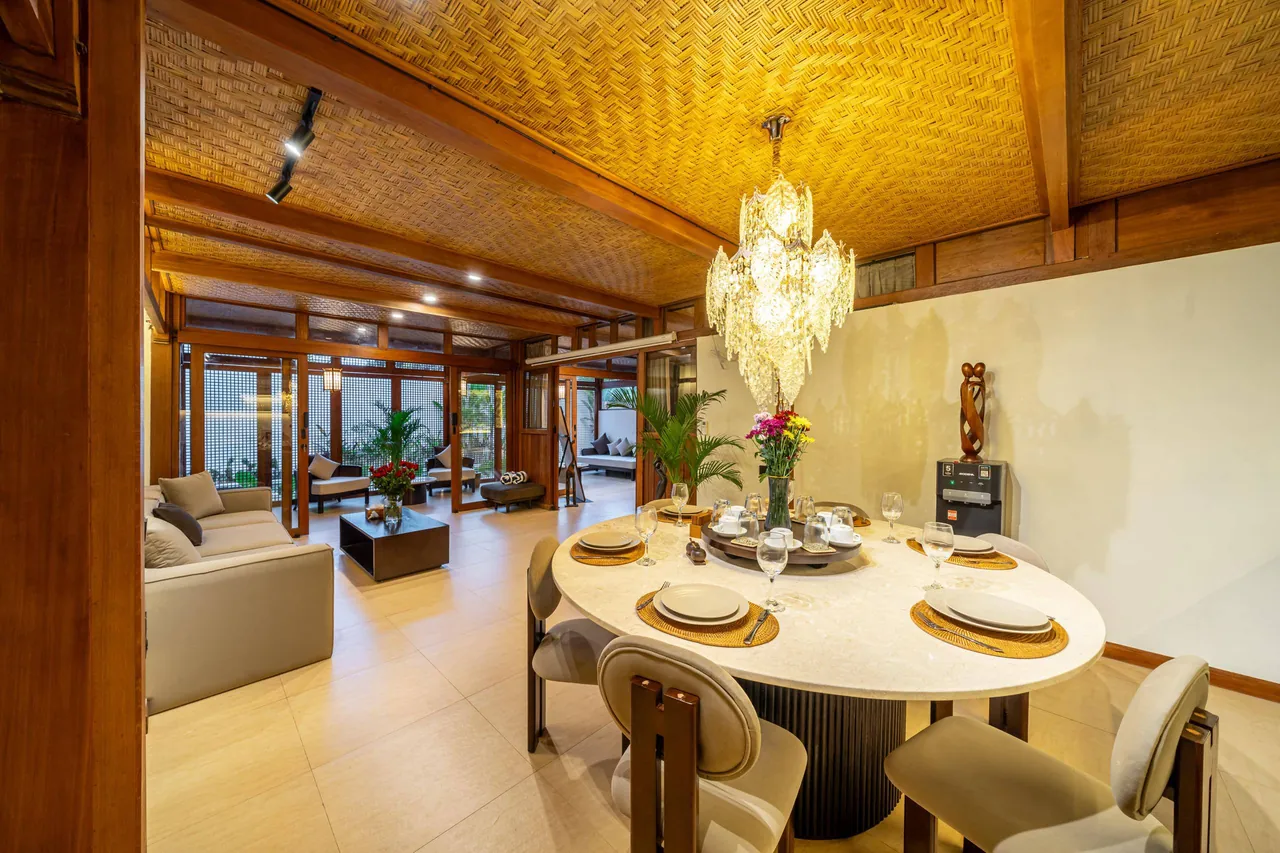 Ubud EcoHouse — Вітальня та обідня зона