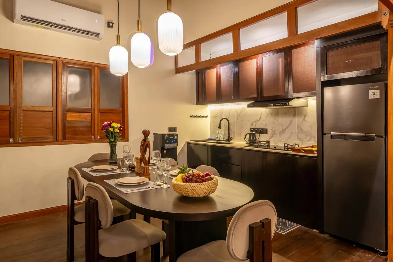 Ubud EcoHouse — Кухня та обідня зона