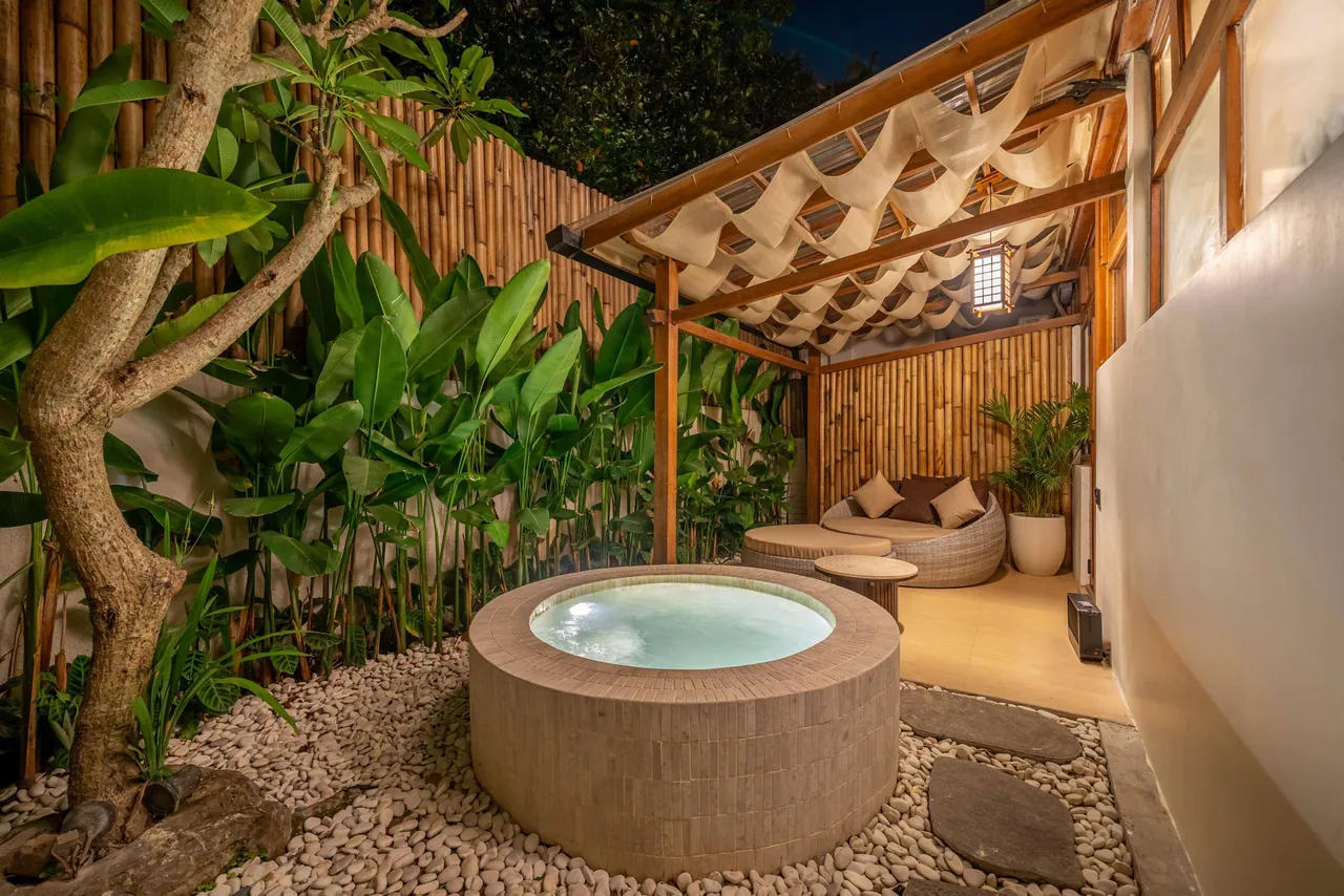Ubud EcoHouse — Джакузі у дворі
